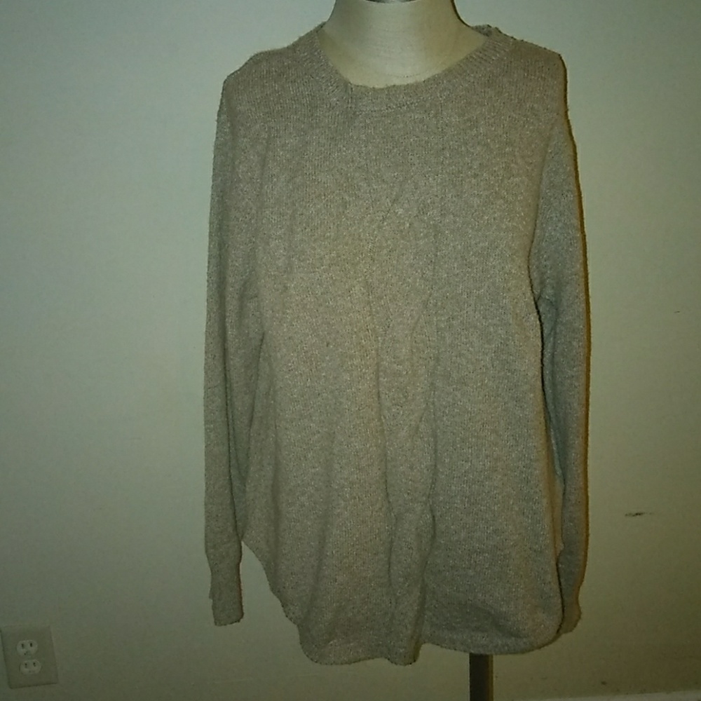 Nwt womans sweater its not thick its light